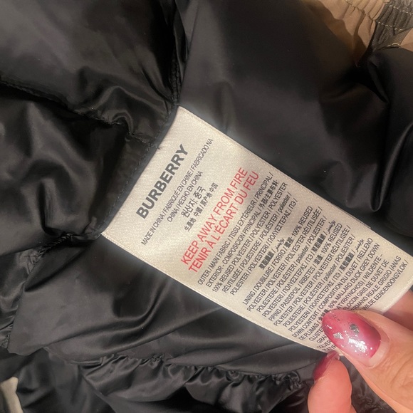 Burberry Youth Vest - Size 14 can fit women’s XS - Picture 6 of 9